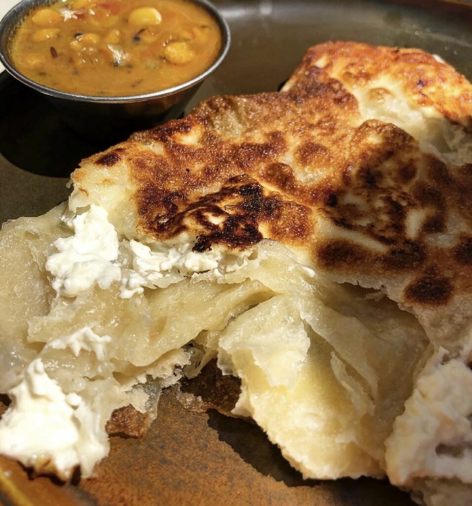 Boleh Lah Restaurant malaisien Lyon - Les Rôtis - la version malaisienne des « naans » à tremper dans la sauce pour un kiff maximal